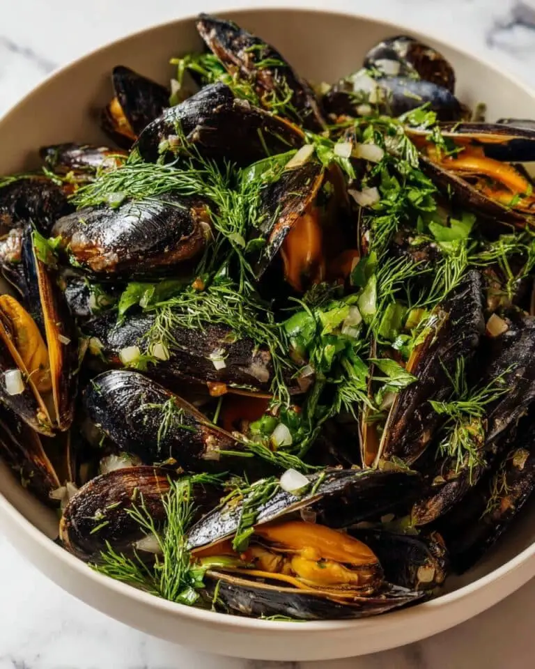 Fresh Mussels with Garlic, Fennel, and White Wine Recipe