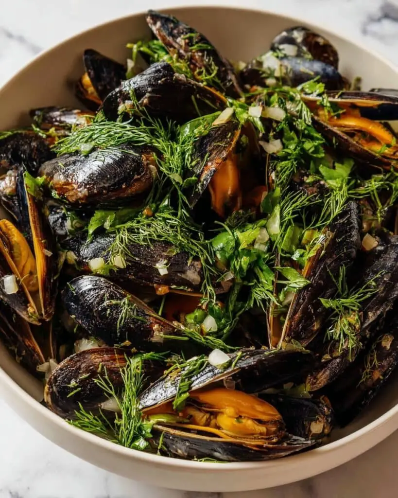 Fresh Mussels with Garlic, Fennel, and White Wine Recipe
