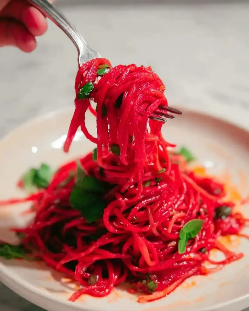 Beetroot Pasta with Yogurt – Quick & Easy!