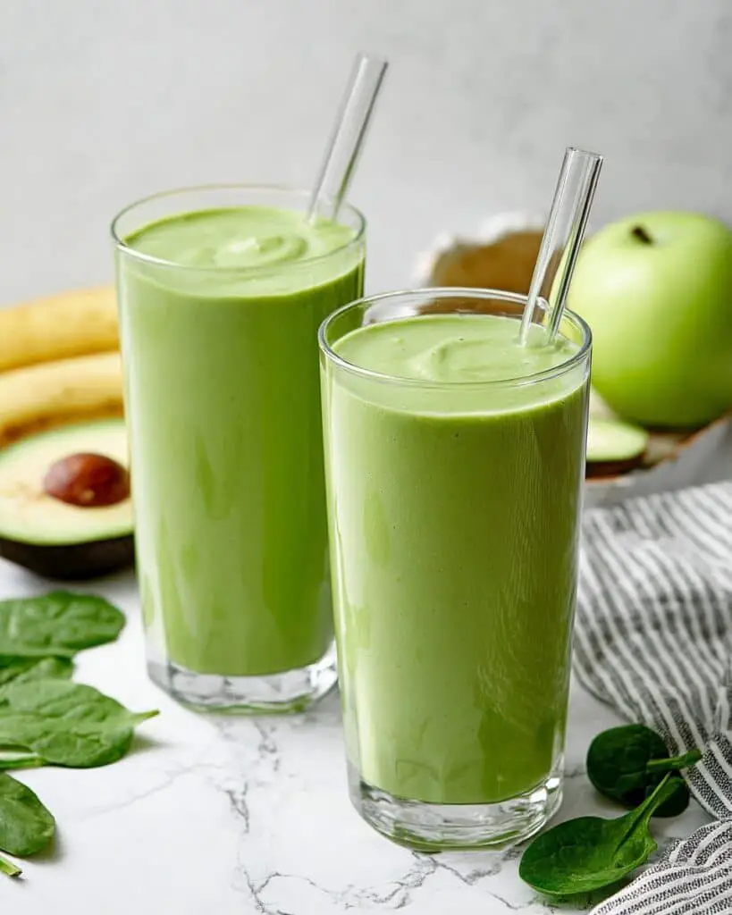 Creamy Green Smoothie with Spinach, Banana, and Apple Recipe