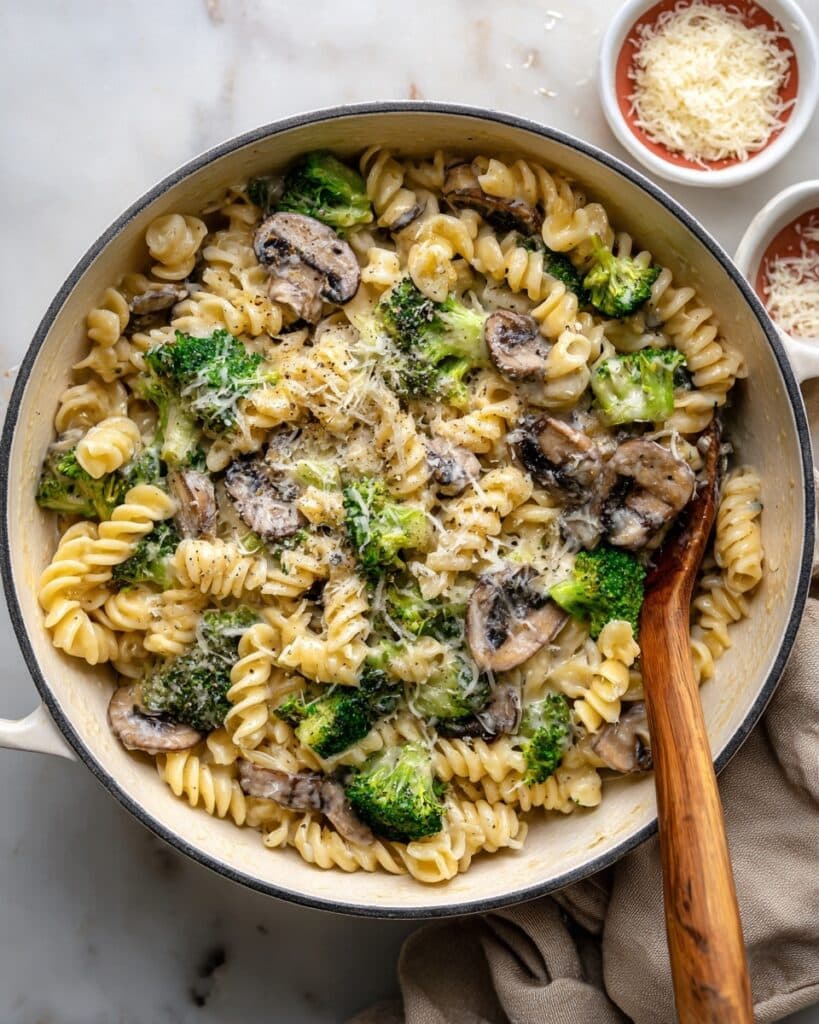 One Pot Broccoli Mac and Cheese Recipe